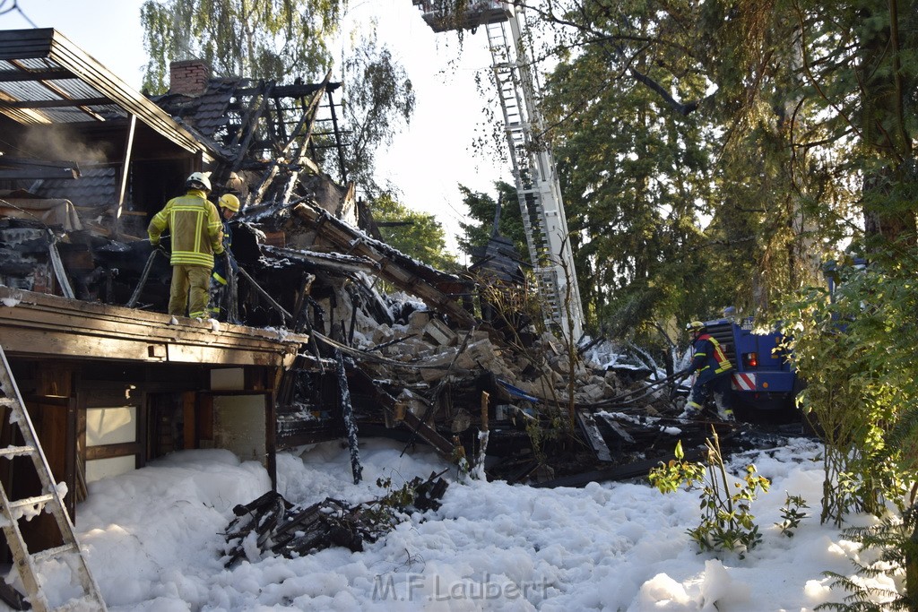 Grossfeuer Einfamilienhaus Siegburg Muehlengrabenstr P1183.JPG - Miklos Laubert